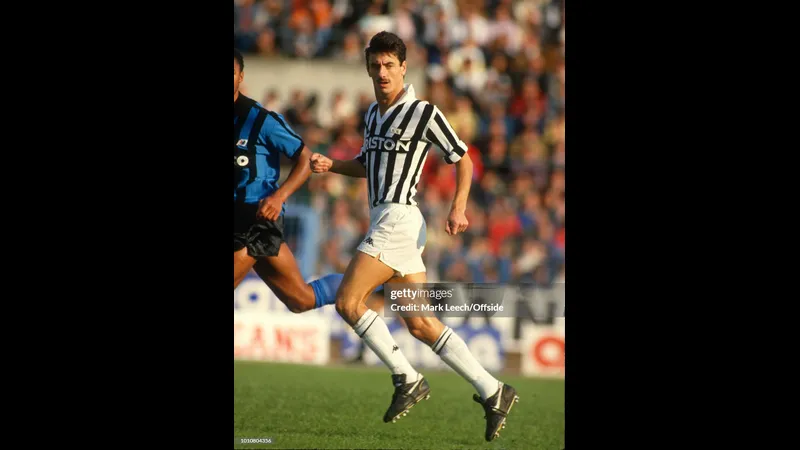 Trận đấu bóng đá giữa Pisa và Juventus Trận đấu bóng đá giữa Pisa và Juventus