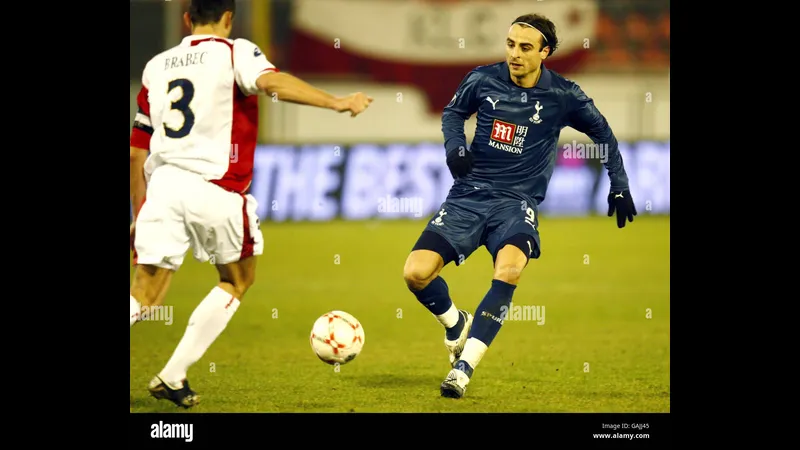 Cầu thủ Tottenham với nụ cười hạnh phúc sau khi ghi bàn vào lưới Slavia Prague Cầu thủ Tottenham với nụ cười hạnh phúc sau khi ghi bàn vào lưới Slavia Prague