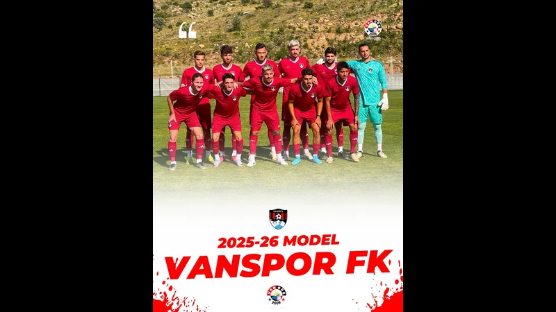 Cầu thủ Vanspor FK đang tấn công mạnh mẽ trước Bodrumspor