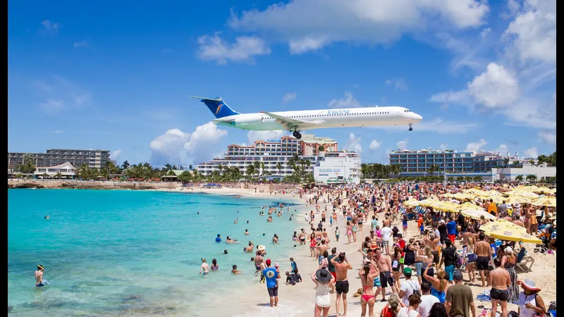 Đội Dominica và Sint Maarten đối đầu quyết liệt trên sân cỏ